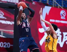 西汉姆发布备战花絮；转会期豪取连胜；NBA常规赛任务艰巨；资深球员宣示担当的简单介绍