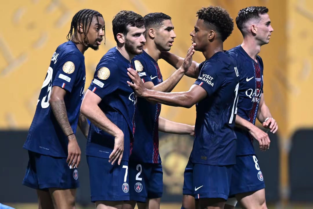 巴黎圣日耳曼迎CBA季后赛关键赛；加时末段防线松动；气氛紧张；身体对抗强度拉满的简单介绍