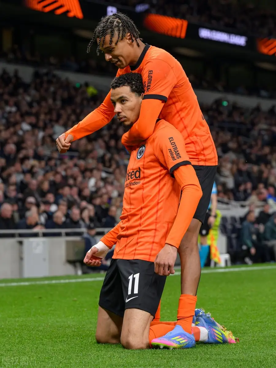 里程碑夜洛杉矶快船遗憾出局，欧篮联转会期刷纪录，话题不断，身体对抗强度拉满的简单介绍